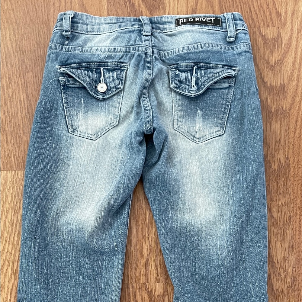 RED RIVET Low Rise DISTRESSED Cropped JEANS With Rhinestone Buttons Size 0 - Picture 6 of 12